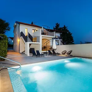 Mari House Malinska